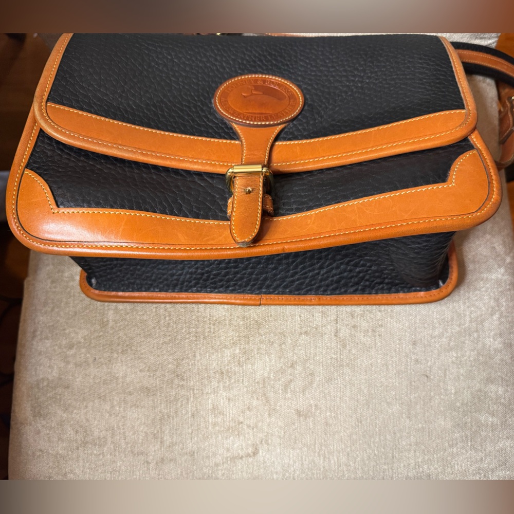 Dooney & Bourke - VINTAGE Black Messenger Bag Excellent Condition - Made In USA - Picture 4 of 9